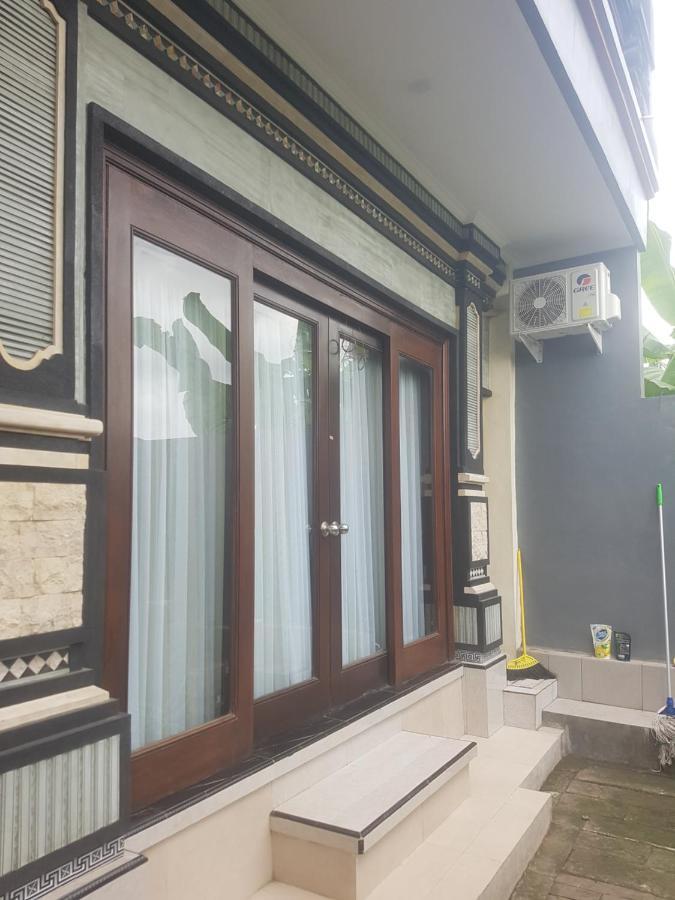 Yogi Homestay Canggu Екстериор снимка